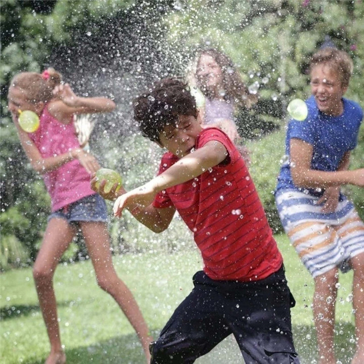 Waterballonnen, automatische waterbommetjes + draad/stiekjes